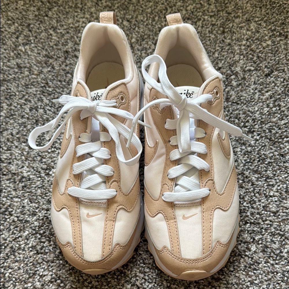 Nike Women’s Air Max Dawn Light Soft Pink- Like New